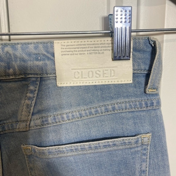 CLOSED "BAYLIN RIPPED RAW HEM STRAIGHT LEG" Jeans In "LIGHT BLUE" - Picture 8 of 16